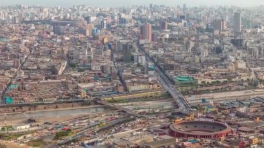 San Cristobal Hill 'den Plaza de Toros de Acho boğa güreşi ile Lima' nın gökyüzü zaman çizgisi görüntüsü.