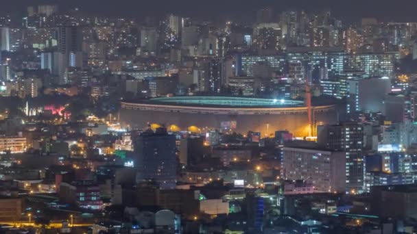 Luchtfoto van het Nationaal stadion in de Peruaanse hoofdstad Lima vanaf San Cristobal heuvel nacht timelapse — Stockvideo