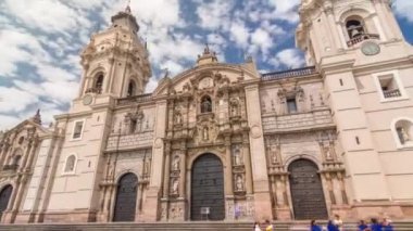 Lima Bazilika Katedrali, Peru 'nun başkenti Lima' da bulunan bir Roma Katolik katedralidir.
