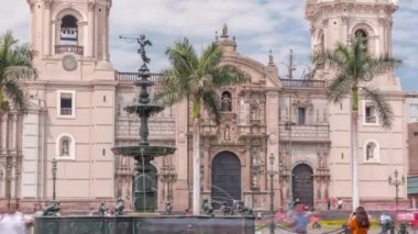 Plaza de Armas 'daki Çeşme, Plaza Belediye Başkanı olarak da bilinir.