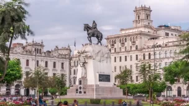 Monumento a José de San Martín en la Plaza San Martín timelapse en Lima, Perú . — Vídeos de Stock