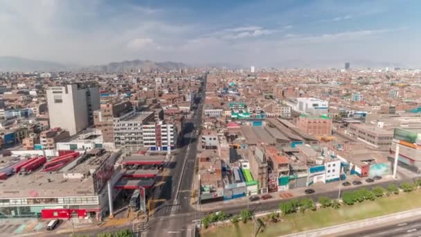 Panorama-Skyline der Stadt Lima von oben mit vielen Gebäuden im Zeitraffer. Lima, Peru — Stockvideo