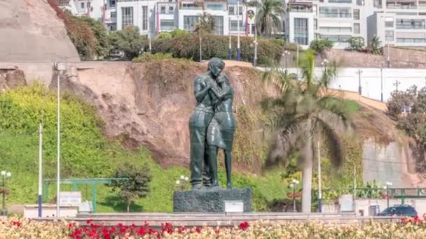 Estatuas en parque Chorrillos timelapse vista desde la playa en Lima, Perú — Vídeos de Stock