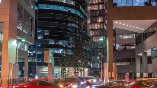 Cidade noturna na área de negócios com arranha-céus iluminados timelapse. Distrito de San Isidro Lima, Peru — Vídeo de Stock