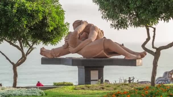El Parque del Amor or Love park time passed in Miraflores, Lima, Peru. — 图库视频影像
