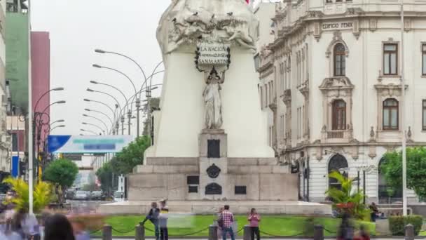 Monumento a José de San Martín en la Plaza San Martín hiperlapso timelapse en Lima, Perú. — Vídeos de Stock