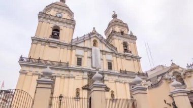 San Pedro Bazilikası 'nın dış cemiyeti tarafından 16. yüzyılda inşa edilen zaman atlaması hiperhızlandırması. Lima, Peru