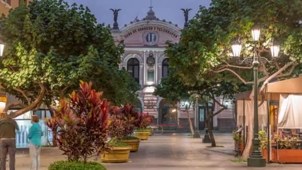 Centrální pošta osvětlená Stavební den za nocí, Lima, Peru — Stock video