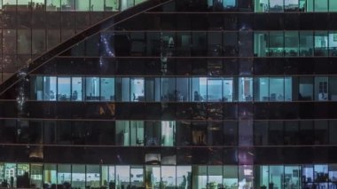 Dubai Havacılık Zaman Çizelgesi 'ndeki ofislerin ışıklarının hava görüntüsü