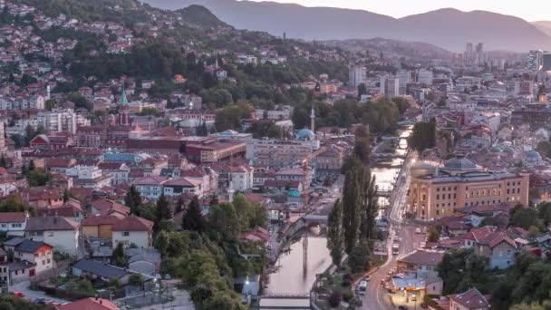 Vista da cidade de Sarajevo do ponto panorâmico mais popular em Sarajevo dia a noite timelapse . — Vídeo de Stock