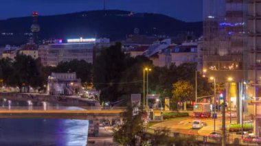 Viyana 'daki Tuna Kanalı' nda gün doğumundan önce gece gündüz hava manzarası