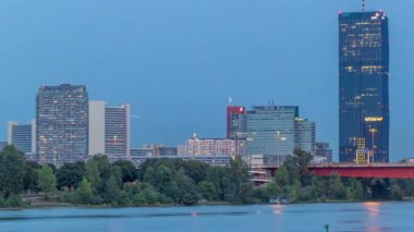 Günbegün modern binalarla dolu güzel bir şehir. Zaman çizelgesi, Avusturya 'nın en yüksek gökdelenidir.