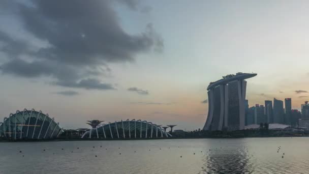 Downtown panorama Singapuru jako oglądane z całej wody z Garden East dzień do nocy timelapse. Singapur. — Wideo stockowe