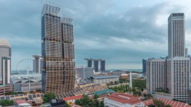 Marina Körfezi ve gökdelenlerle akşam manzarası... Gökdelenler... Gökyüzü....