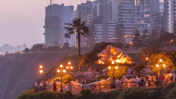 El Parque del Amor oder Liebespark Tag-Nacht-Zeitraffer in Miraflores nach Sonnenuntergang, Lima, Peru. — Stockvideo