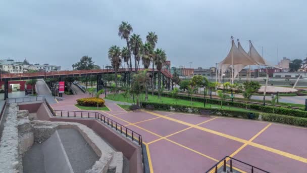 Muralla Parkı 'ndan gece-gündüz. Lima şehrinde bir parktır.. — Stok video