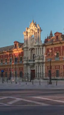 San Telmo Sarayı Seville, İspanya 'da zaman atlaması. Eskiden navigatörler için üniversite, şimdi ise Endülüs Hükümeti 'nin merkezi. Gün batımında süslemeli Barok mimarisi