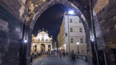 Stare Mesto kule timelapse hyperlapse, olarak adlandırılan muhteşem Gotik yapısını yüzyılda inşa edilmiş 14, süsleme yeni Charles Köprüsü (Karluv çoğu) için uygun. Prague, Çek Cumhuriyeti