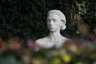 seçici odak heykel Belediye Mezarlığı'nda Amsterdam, Hollanda