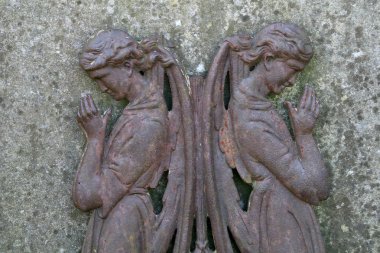 Belediye Mezarlığı'nda Amsterdam, Hollanda, mezar taşı üzerinde heykel 