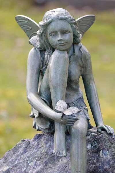 Статуя Маленька Фея Муніципальних Кладовищі Амстердамі Нідерланди — стокове фото