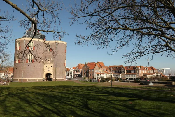 Enkhuizen 是荷兰北部荷兰省和西部弗里西亚地区的一个市镇和城市 — 图库照片