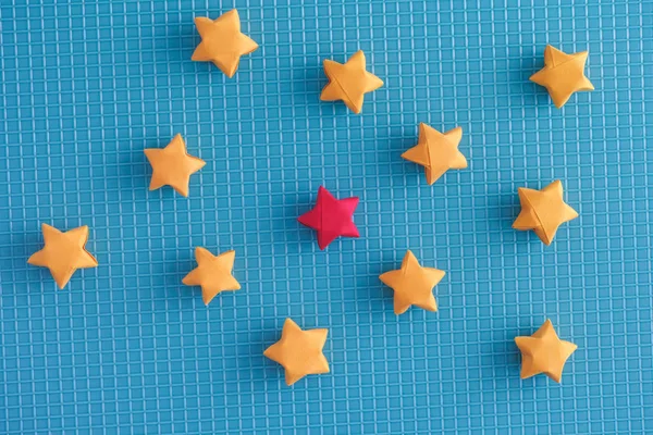 Färgglada origami lyckliga stjärna — Stockfoto