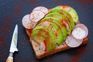 Avokado tost