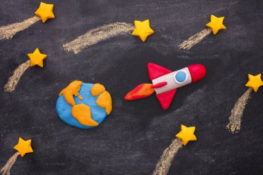 Uzay roketi göktaşları uçan