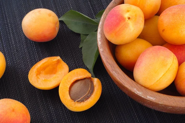 Organic apricots in a wooden bowl — Stock Photo, Image