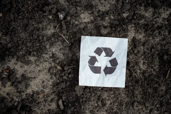 Recycle symbool op de bodem achtergrond — Stockfoto