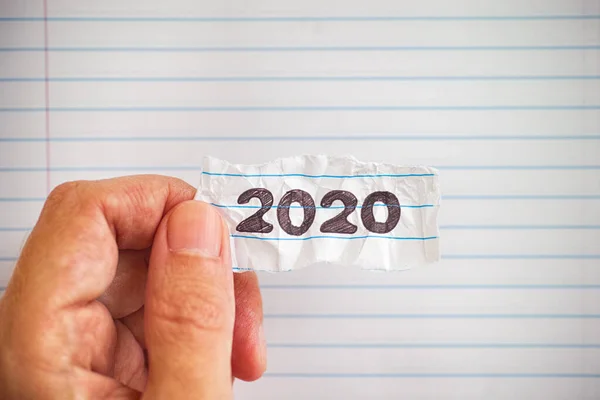 Persona Possesso Peice Carta Con Anno 2020 Esso Vicino — Foto Stock