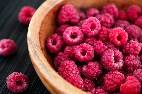 Ripe Raspberries Wooden Bowl Low Key Close — Stock Photo, Image