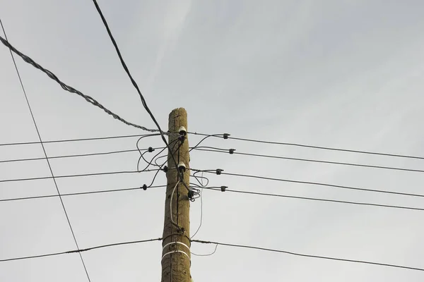 Old Electric Wooden Pole Electricity Cables Hanging Natural Light — Stock Photo, Image