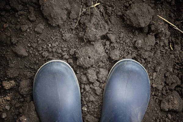 Personne Bottes Debout Sur Sol Très Discret Gros Plan — Photo