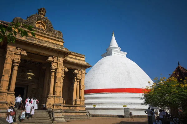 Kelaniya, Sri Lanka, tapınak sırasında üçüncü ve son kutsal bir Budist tapınağını ziyaret Lord Buddha Sri Lanka için Kelaniya tapınağıdır.
