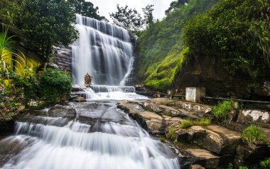 Dunsinane Falls is a waterfall in Nuwara Eliya District of Sri Lanka. It is situated in Pundaluoya village and between the Tea estates known as Dunsinan and Shin. clipart