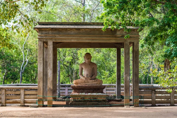 Samadhi heykel Anuradhapura, Sri Lanka Mahamevnawa Park'ta yer alan bir heykeli vardır. Buda Dhyana Mudra bulunduğu tasvir