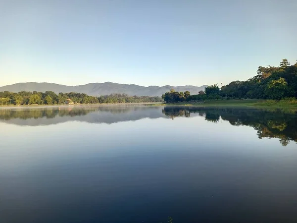 Este Dos Belos Lago Perto Das Montanhas Chiang Rai Tailândia — Fotografia de Stock