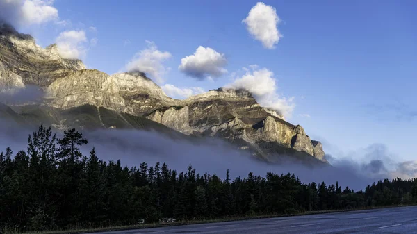Канадские Скалистые Горы — стоковое фото