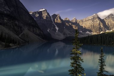 Kanada'da göl buzultaş