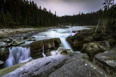 Kanada'da sunwapta düşüyor