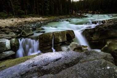 Kanada'da sunwapta düşüyor