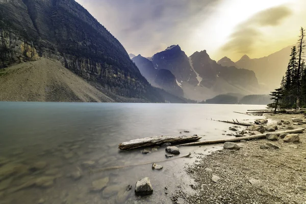 Jezero Moraine Kanadě — Stock fotografie