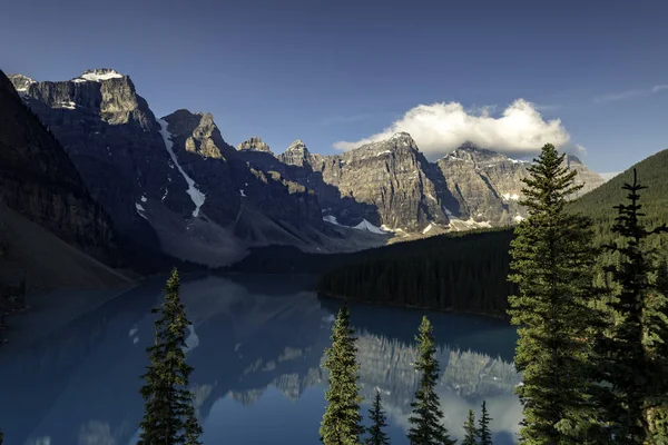 Jezero Moraine Kanadě — Stock fotografie