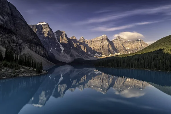 カナダの湖の氷堆石 — ストック写真