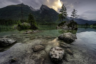 Almanya'da Hintersee Gölü
