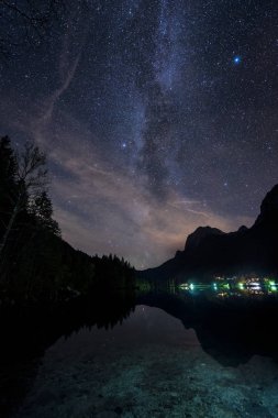 Almanya'da Hintersee Gölü