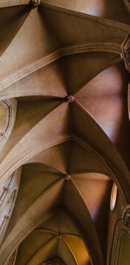 Bazilikanın Neo-Gotik mimarisi