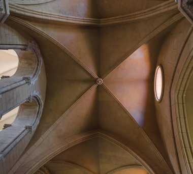 Bazilikanın Neo-Gotik mimarisi